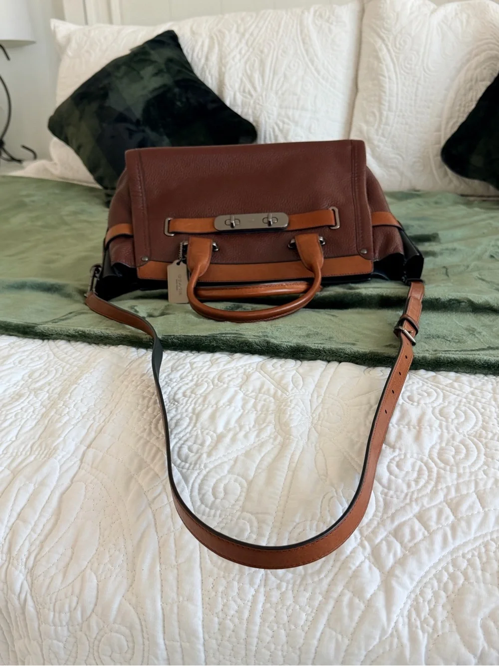 🧉Coach Color Block Swagger Carryall Leather Bag🧉